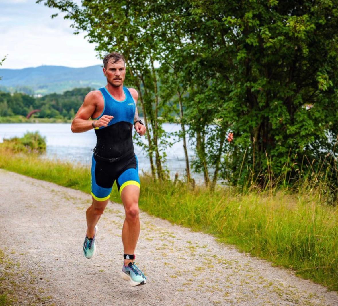 Am Sonntag den 30.06.2024 starteten mit Theresa Schober und den beiden „Riedlbrüdern“ Bastian und Martin gleich 3 WSV-Athleten beim Drachentriathlon in Furth im Wald. Bei windigen Bedingungen und Neoprenverbot war es für Bastian nach längerer Pause im Triathlonsport ein spontaner Wiedereinstieg. Er absolvierte das 500m lange Schwimmen, die sehr anspruchsvolle 23km Radstrecke und den abschließenden 5km Lauf in einer Zeit von 1:29 Stunden und belegte damit einen ordentlichen 45. Platz im Gesamtfeld.